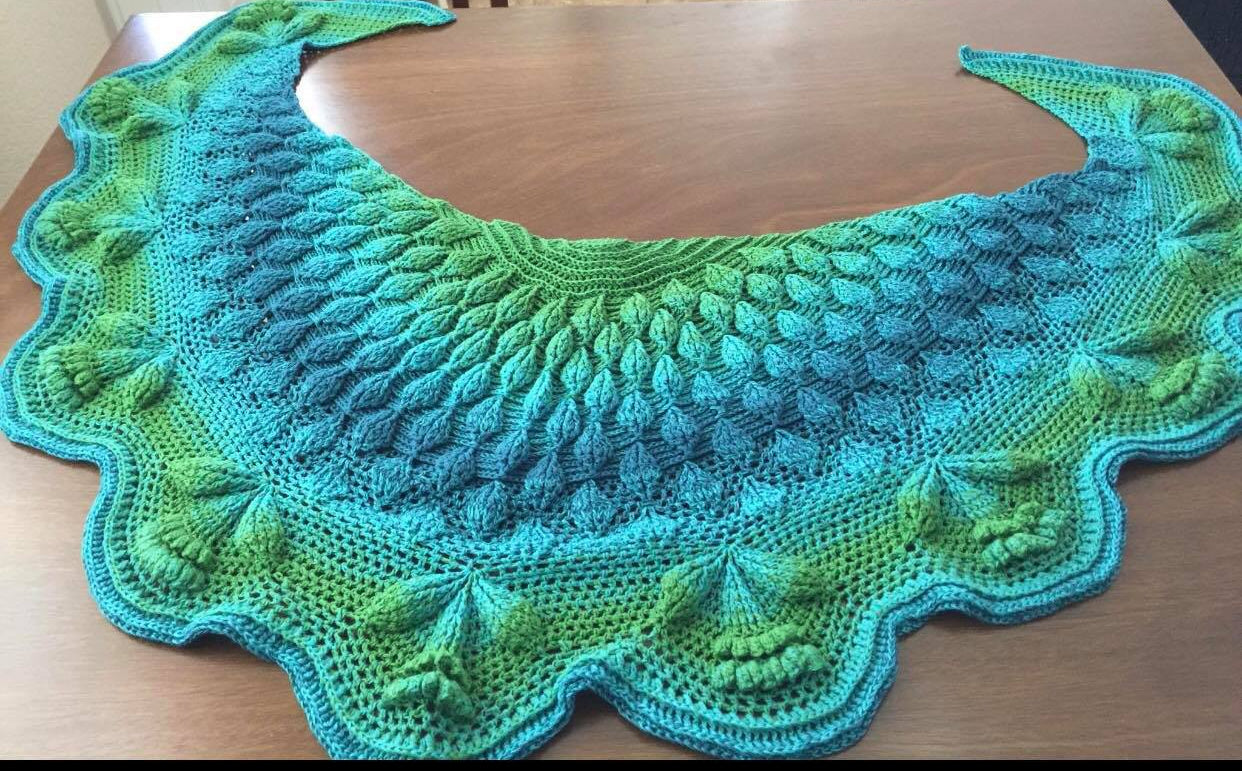 YELLOW EYE - Embossed Mystery Shawl Kit