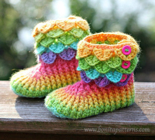 Crocodile stitch baby booties best sale