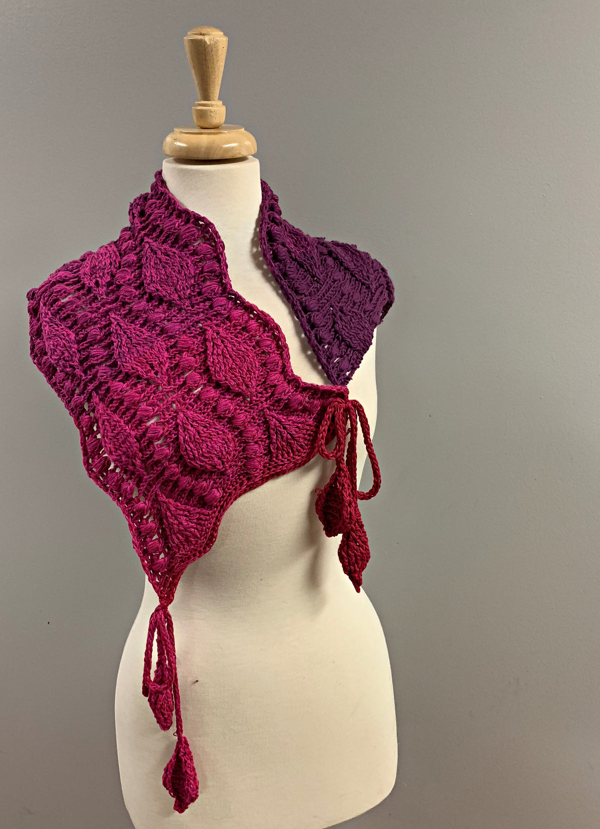 Embossed Leaves Scarflette - Bonita Patterns