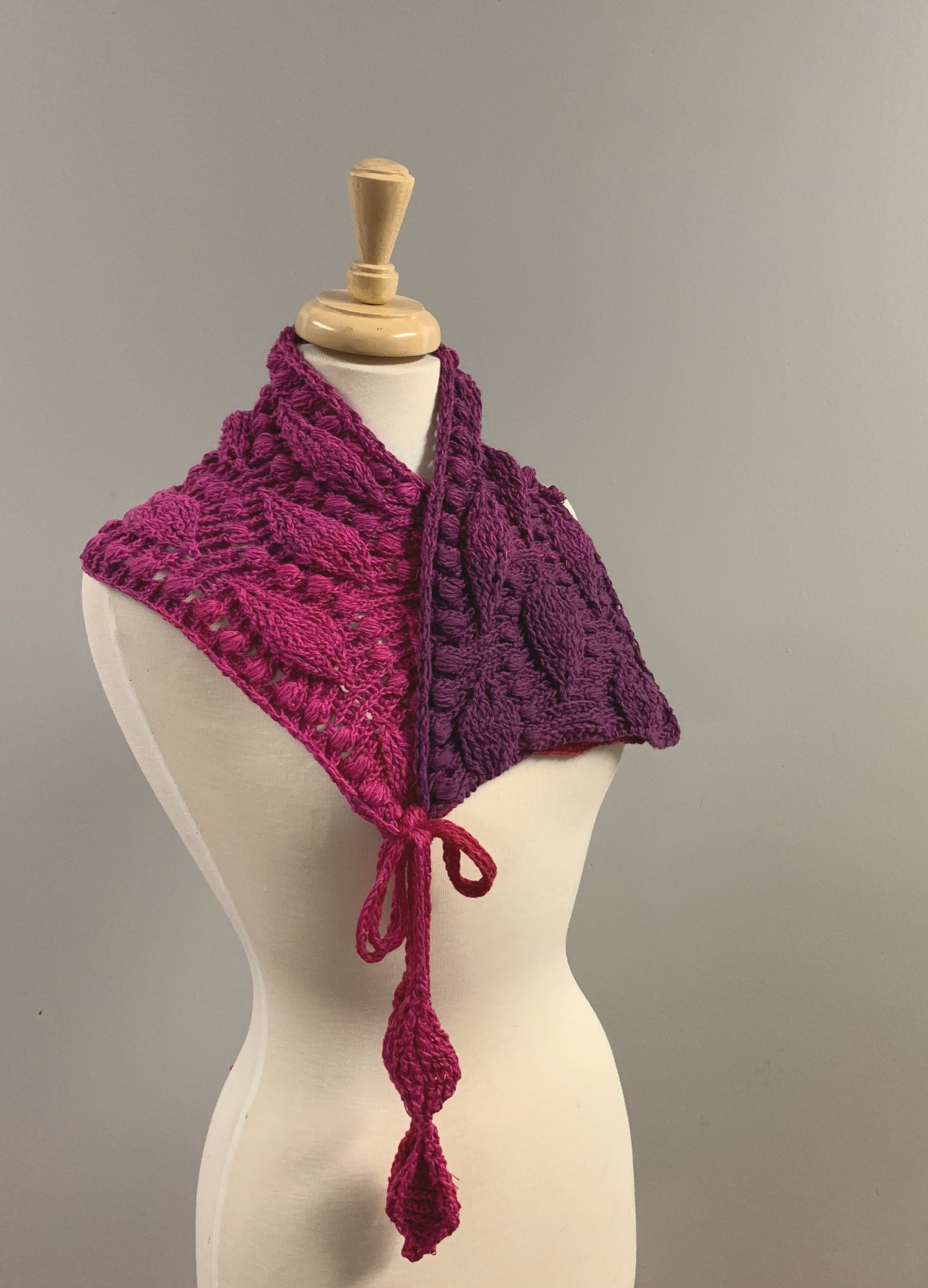 Embossed Leaves Scarflette - Bonita Patterns